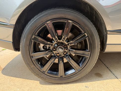 Used 2017 Land Rover Range Rover HSE image 31