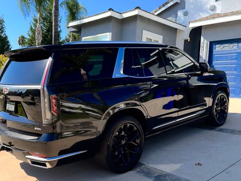 Used 2022 Cadillac Escalade Premium Luxury w/ Performance Package image 4