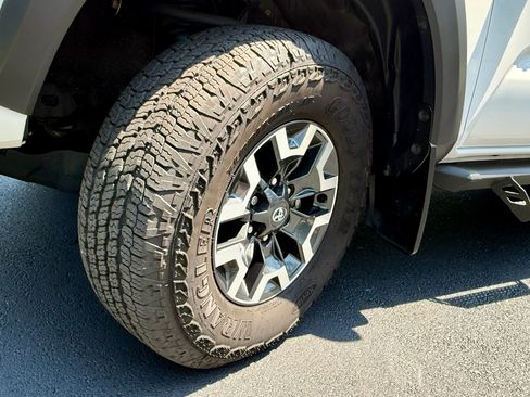 Used 2023 Toyota Tacoma TRD Off-Road w/ Technology Package AWD/4WD image 5