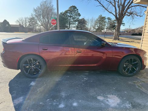 Used 2021 Dodge Charger SXT w/ Blacktop Package image 2
