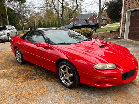 Used 2000 Chevrolet Camaro Z28 w/ SS Performance/Appearance Pkg image 8