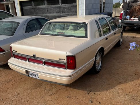 Used 1995 Lincoln Town Car Cartier RWD image 5