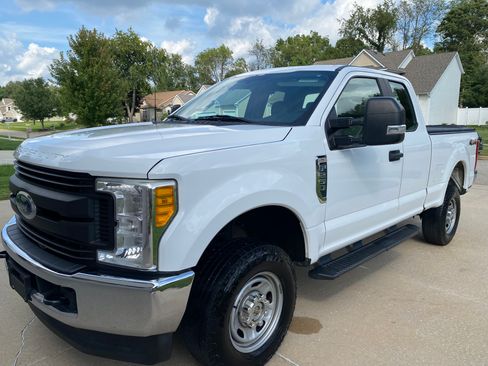 Used 2017 Ford F250 XL w/ Power Equipment Group AWD/4WD image 5