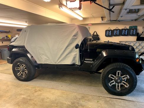 Used 2011 Jeep Wrangler Unlimited Sport image 14