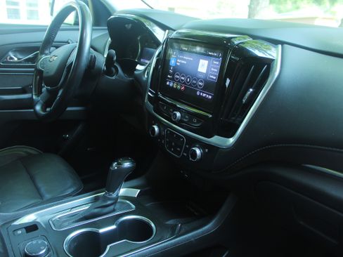 Used 2020 Chevrolet Traverse High Country w/ LPO, Floor Liner Package AWD/4WD image 13