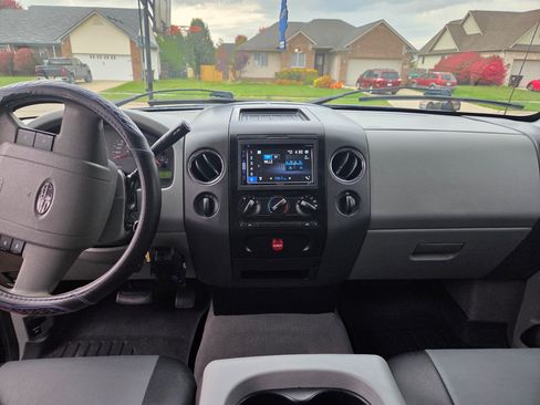 Used 2005 Ford F150 XLT image 8