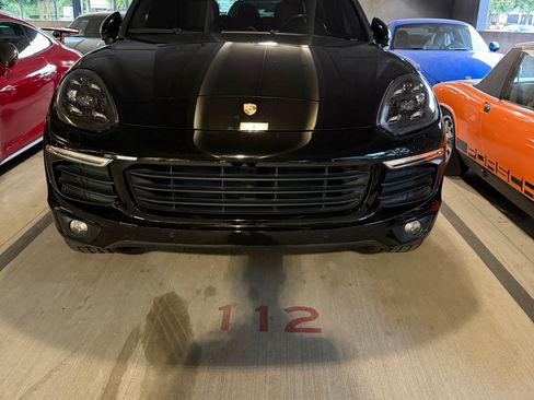 Used 2017 Porsche Cayenne AWD/4WD image 2
