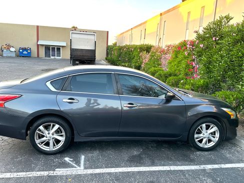 Used 2013 Nissan Altima 2.5 S FWD image 1
