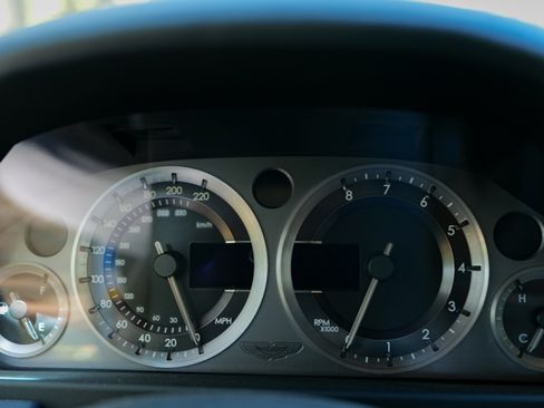 Used 2009 Aston Martin V8 Vantage Coupe RWD image 10