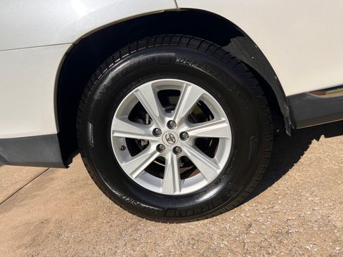 Used 2011 Toyota Highlander SE image 13