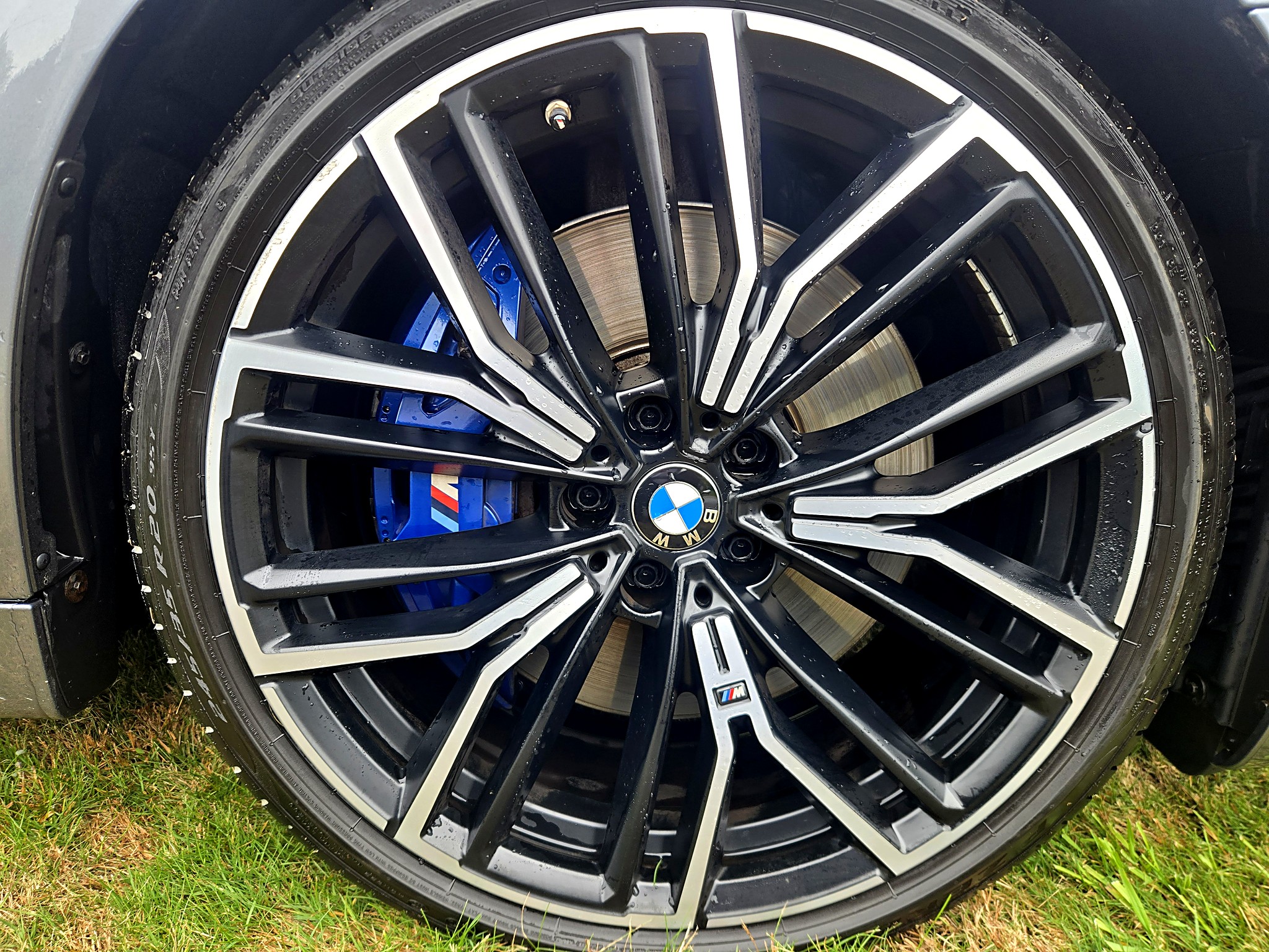 Used 2022 BMW M550i xDrive w/ Dynamic Handling Package AWD/4WD image 18