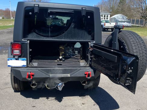 Used 2015 Jeep Wrangler Unlimited Sport image 12