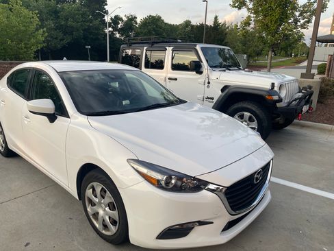 Used 2018 MAZDA MAZDA3 Sport FWD image 5