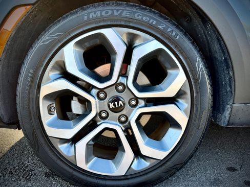 Used 2021 Kia Soul X-Line image 12