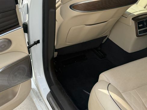 Used 2019 Kia K900 Luxury AWD/4WD image 10