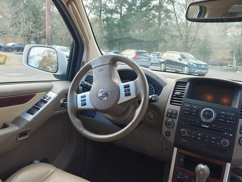 Used 2012 Nissan Pathfinder LE image 9