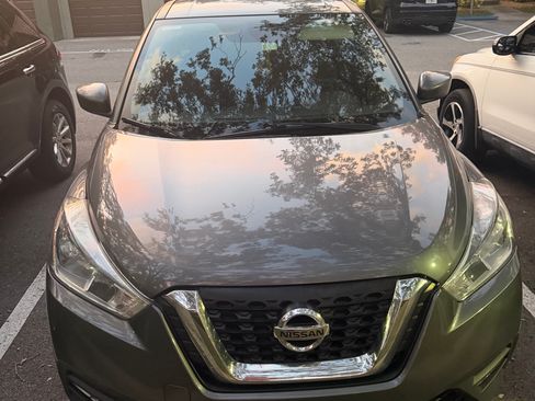 Used 2020 Nissan Kicks SV FWD image 2