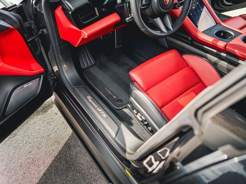 Used 2025 Porsche Taycan GTS image 21