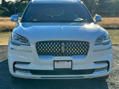Used 2022 Lincoln Aviator Black Label Grand Touring AWD/4WD image 2
