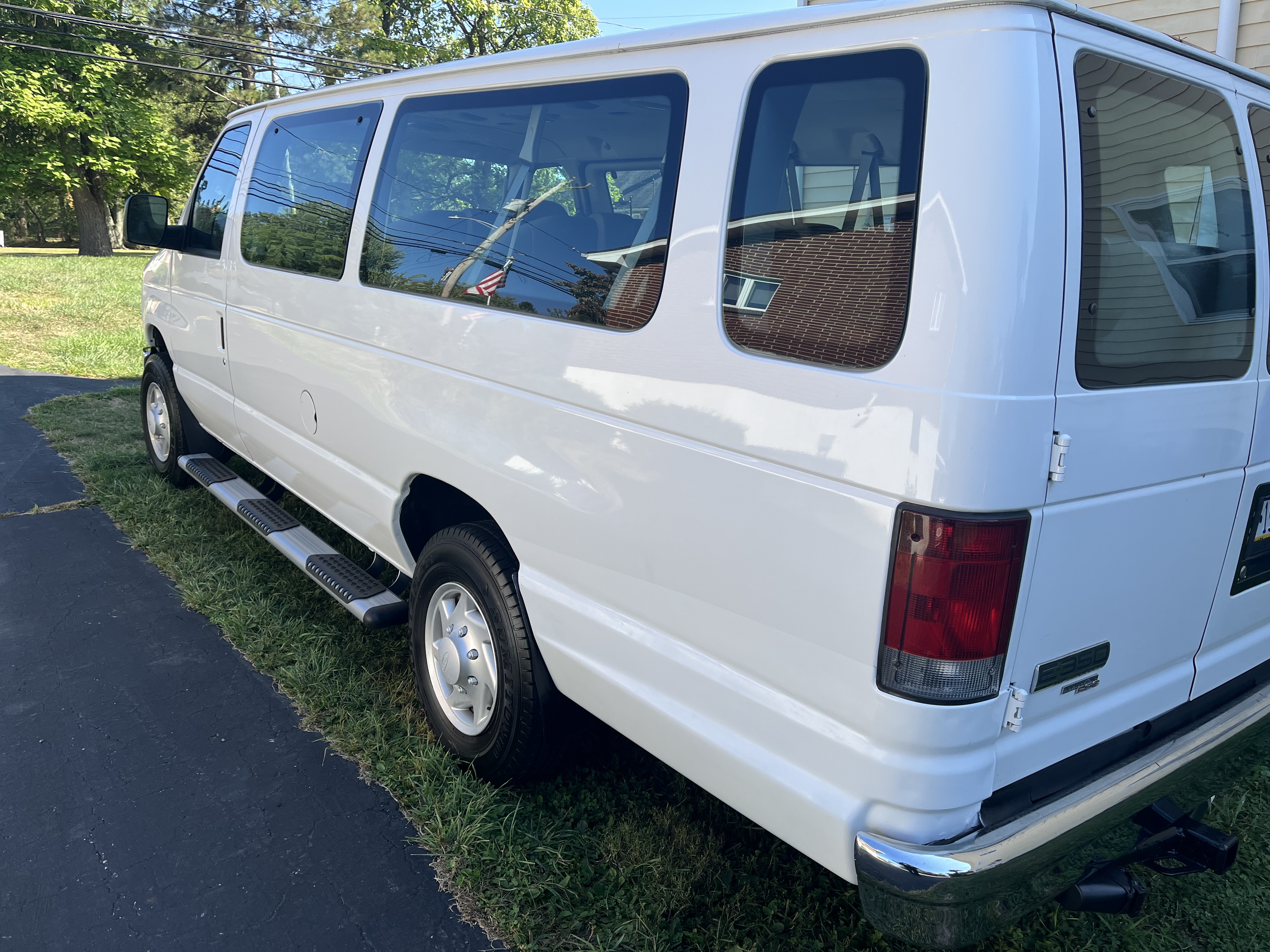 Used 2008 Ford E-350 and Econoline 350 XLT RWD image 12