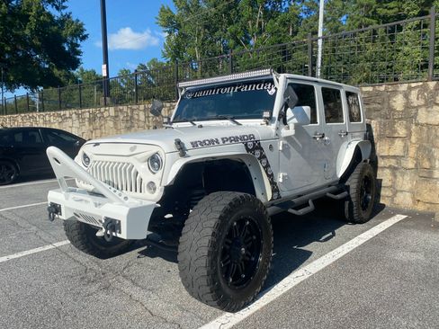 Used 2015 Jeep Wrangler Unlimited Sahara w/ Connectivity Group image 31