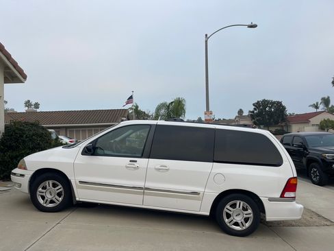 Used 2001 Ford Windstar SE image 2