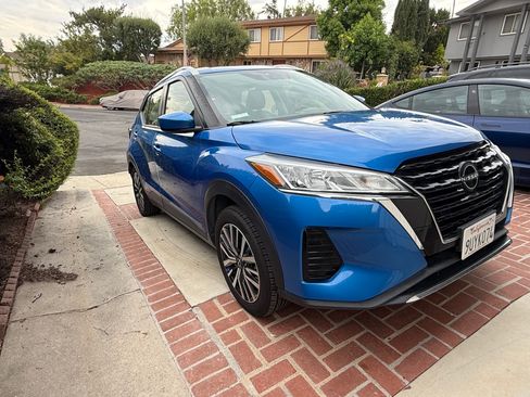 Used 2022 Nissan Kicks SV FWD image 2