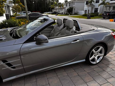 Used 2013 Mercedes-Benz SL 550 image 4