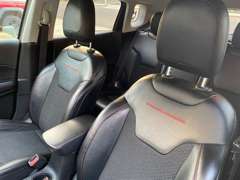 Used 2020 Jeep Compass Trailhawk image 10