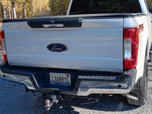 Used 2018 Ford F250 Lariat w/ Chrome Package image 6