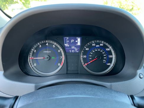 Used 2015 Hyundai Accent GLS FWD image 2
