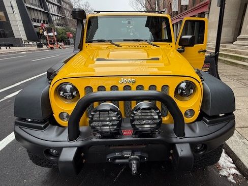 Used 2015 Jeep Wrangler Unlimited Rubicon w/ Connectivity Group image 11