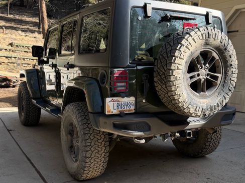 Used 2016 Jeep Wrangler Unlimited Sahara image 5