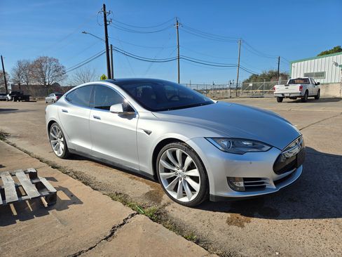 Used 2014 Tesla Model S Sedan 4D image 5