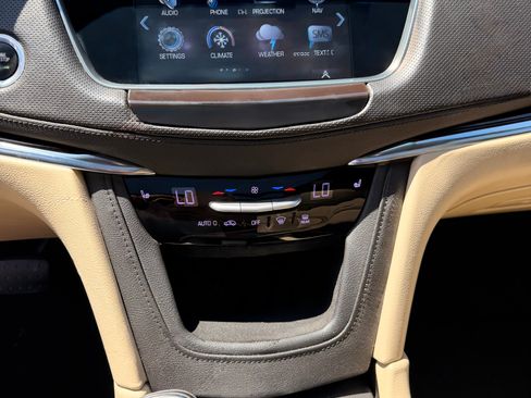 Used 2017 Cadillac XT5 Luxury w/ Driver Awareness Package FWD image 11