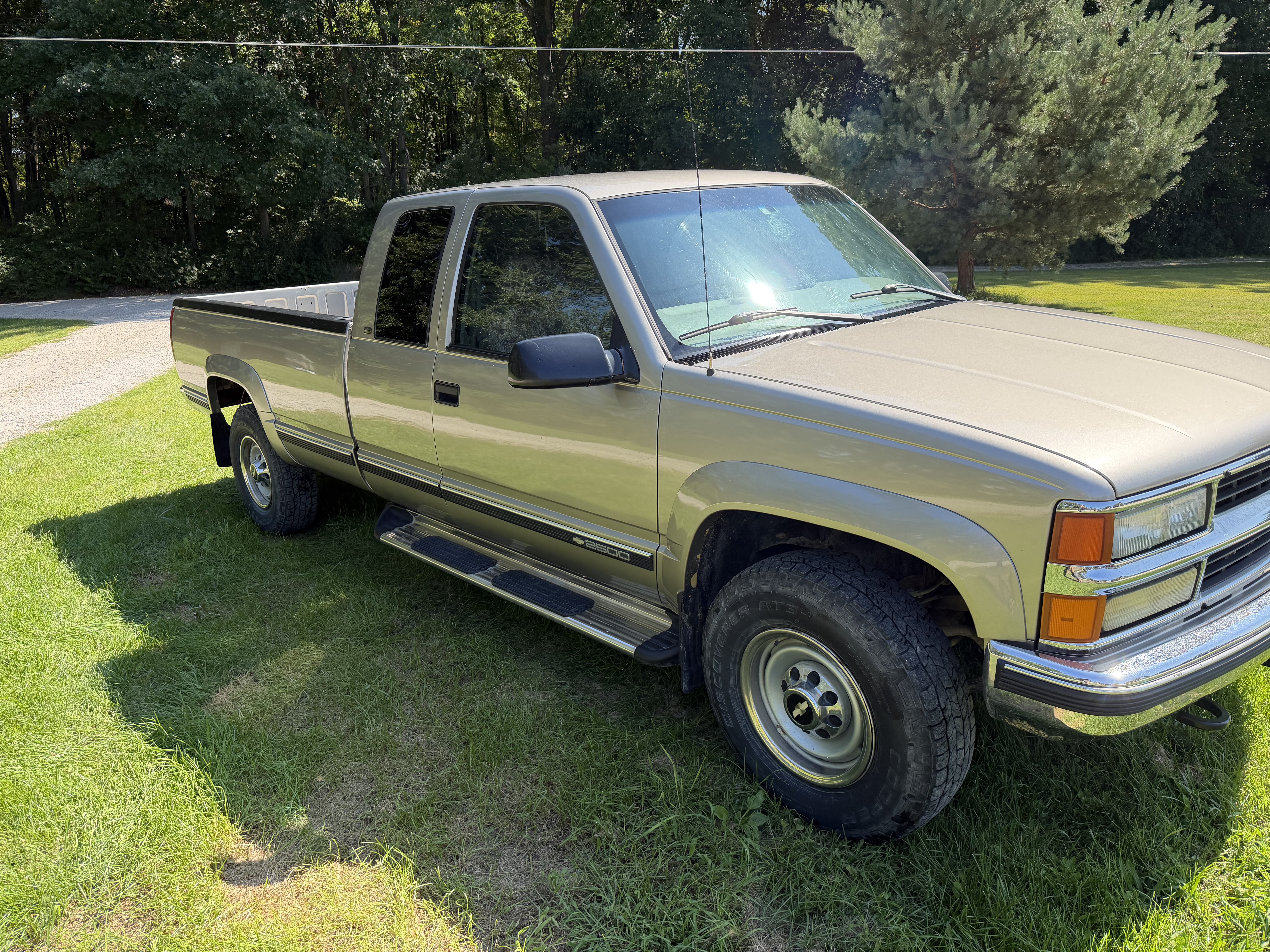 Used 1998 Chevrolet Silverado 2500 4x4 Extended Cab w/ Preferred Equipment Group 3 image 2