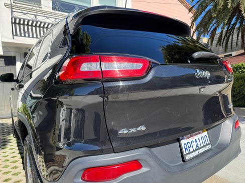 Used 2016 Jeep Cherokee Latitude w/ Comfort & Convenience Group image 12