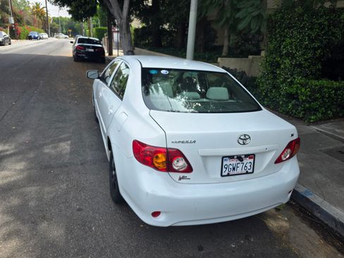 Used 2010 Toyota Corolla LE image 4