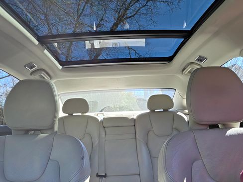 Used 2019 Volvo S90 T5 Momentum image 11