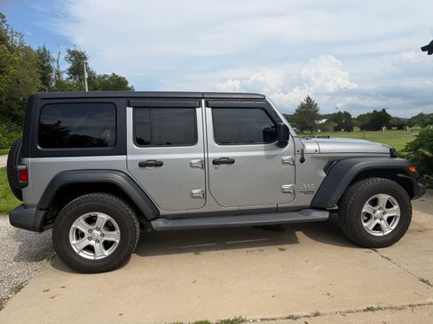 Used 2018 Jeep Wrangler Unlimited Sport S AWD/4WD image 1
