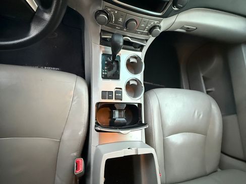 Used 2013 Toyota Highlander Plus FWD image 15