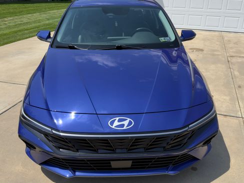 Used 2025 Hyundai Elantra Limited FWD image 4