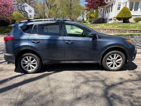Used 2013 Toyota RAV4 Limited AWD/4WD image 9