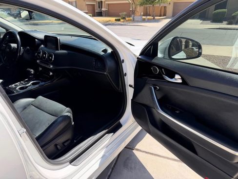 Used 2018 Kia Stinger image 10