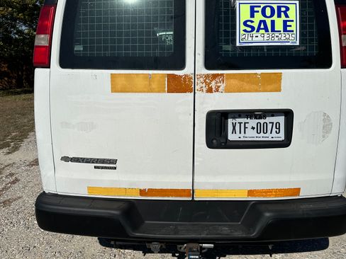 Used 2013 Chevrolet Express 2500 image 8