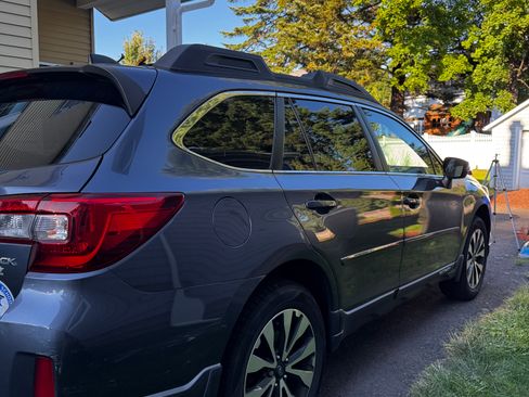 Used 2017 Subaru Outback 2.5i Limited AWD/4WD image 2