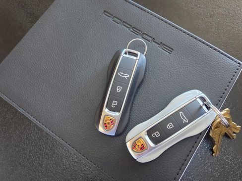 Used 2024 Porsche 911 Carrera image 9