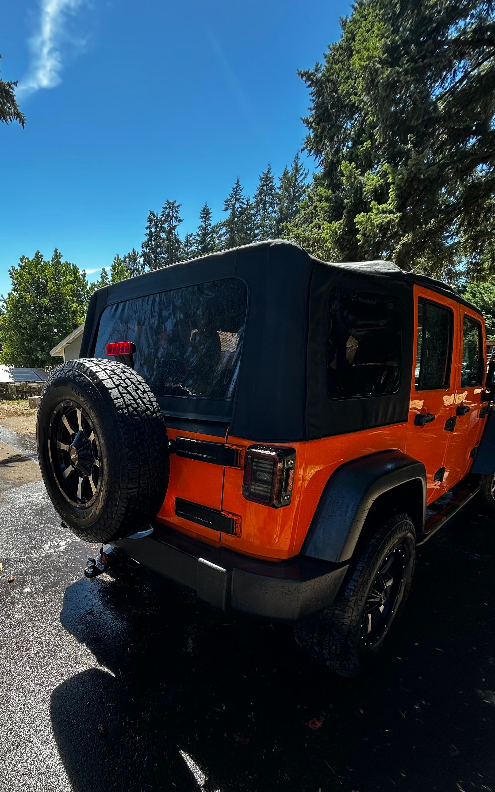 Used 2012 Jeep Wrangler Unlimited Sport w/ Connectivity Group AWD/4WD image 9
