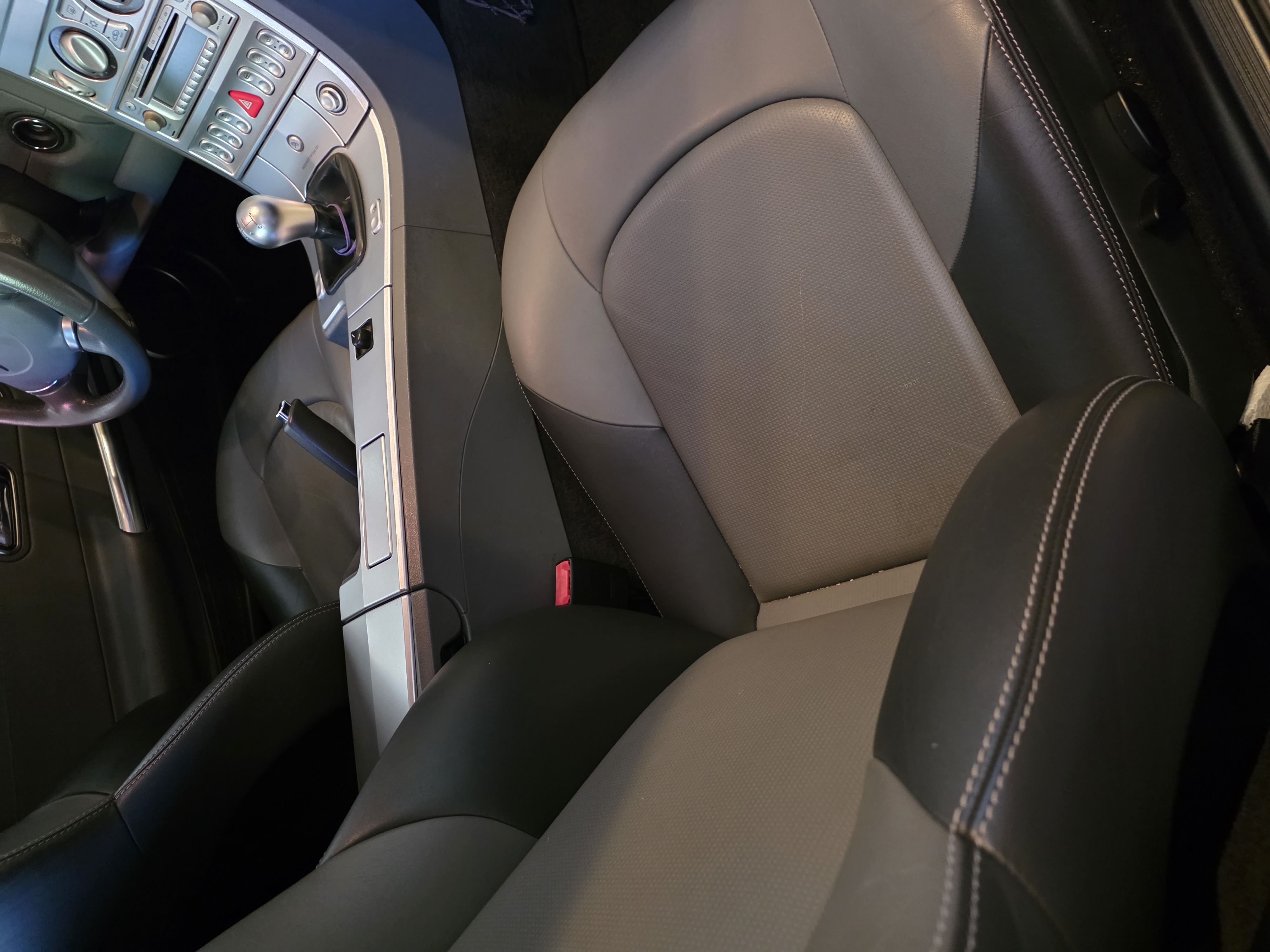 Used 2005 Chrysler Crossfire Limited RWD image 6