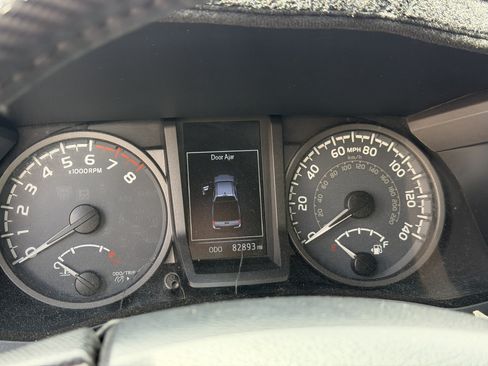 Used 2016 Toyota Tacoma TRD Sport w/ Towing Package AWD/4WD image 17